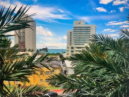 Residential complexes in Miami Beach, Miami-Dade