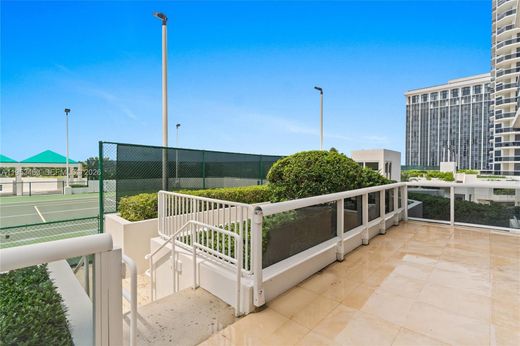 Residential complexes in Miami Beach, Miami-Dade