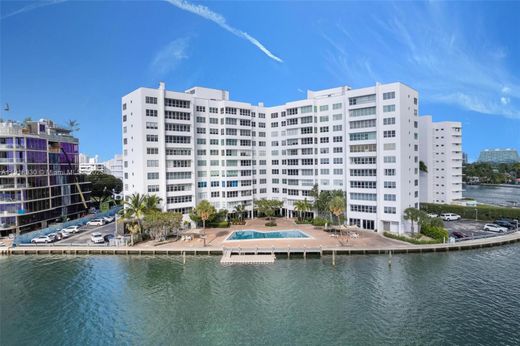 Edificio en Bay Harbor Islands, Miami-Dade County