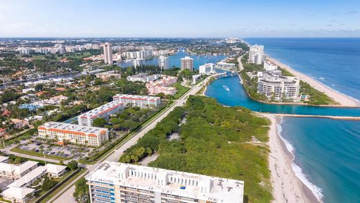 Residential complexes in Boca Raton, Palm Beach