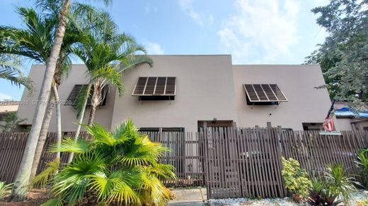Townhouse in Pembroke Pines, Broward County