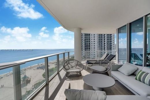 Sunny Isles Beach, Miami-Dade Countyのアパートメント・コンプレックス