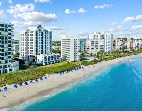 Residential complexes in Highland Beach, Palm Beach
