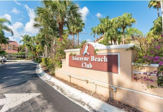 マイアミ, Miami-Dade Countyのアパートメント・コンプレックス