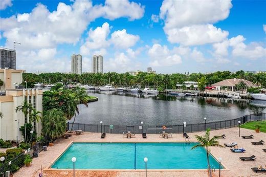 Residential complexes in Hallandale, Broward County