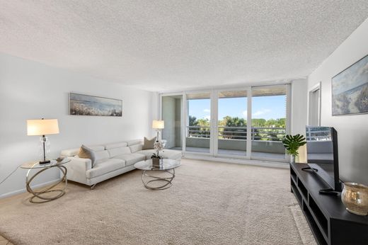 Residential complexes in Boca Raton, Palm Beach