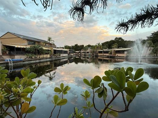 Miami Lakes, Miami-Dade Countyのタウンハウス