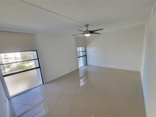 Residential complexes in Aventura, Miami-Dade