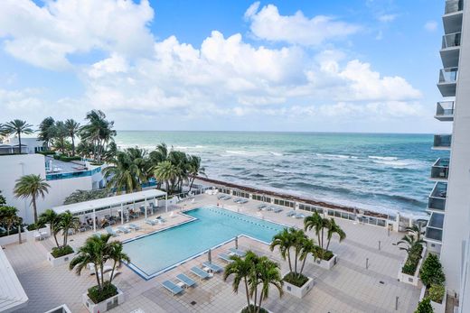 Residential complexes in Hollywood, Broward County
