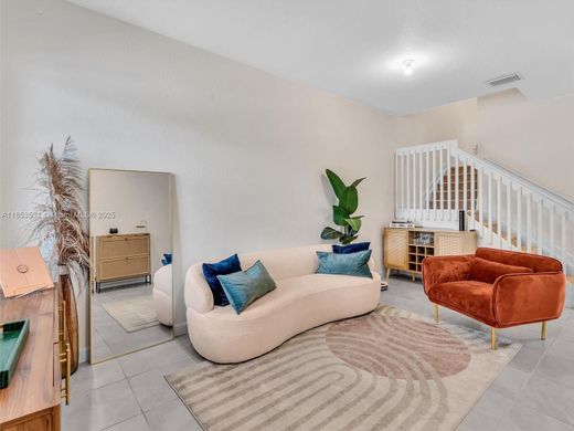 تاون هاوس ﻓﻲ North Miami, Miami-Dade County