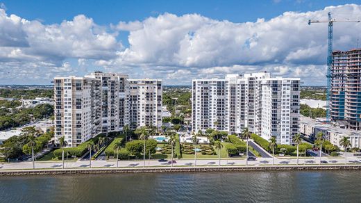 Residential complexes in West Palm Beach, Palm Beach