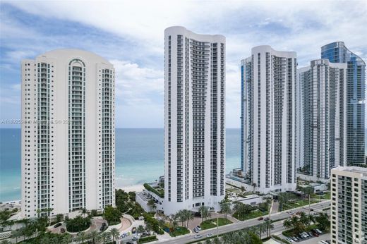Sunny Isles Beach, Miami-Dade Countyのアパートメント・コンプレックス