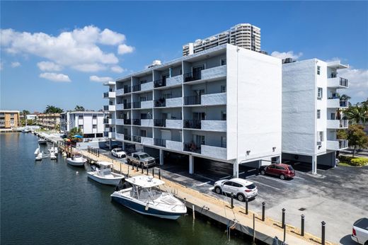 Complexes résidentiels à North Miami Beach, Comté de Miami-Dade