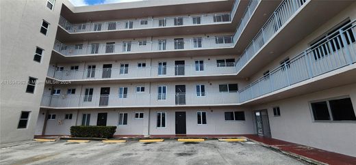 Residential complexes in Hialeah Gardens, Miami-Dade