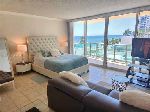 Residential complexes in Hollywood, Broward County