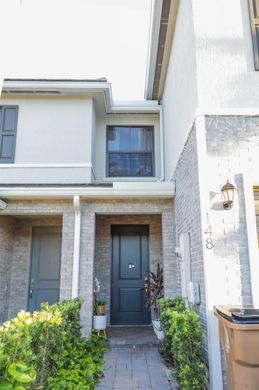Townhouse in Deerfield Beach, Broward County