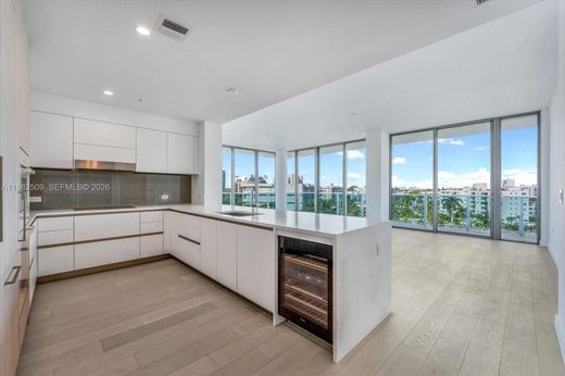 Complexes résidentiels à Bay Harbor Islands, Comté de Miami-Dade