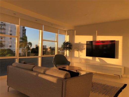 Residential complexes in Miami Beach, Miami-Dade