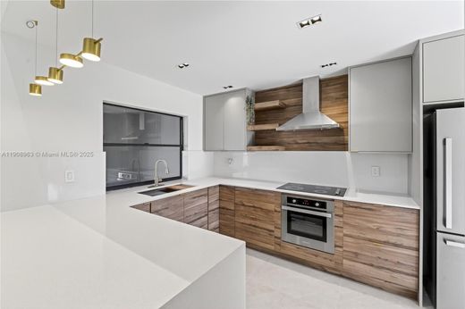 타운 하우스 / Hialeah, Miami-Dade County