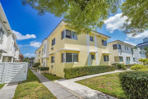 Residential complexes in Miami Beach, Miami-Dade