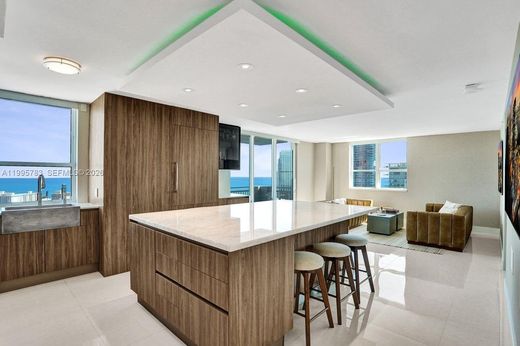 Residential complexes in Miami Beach, Miami-Dade