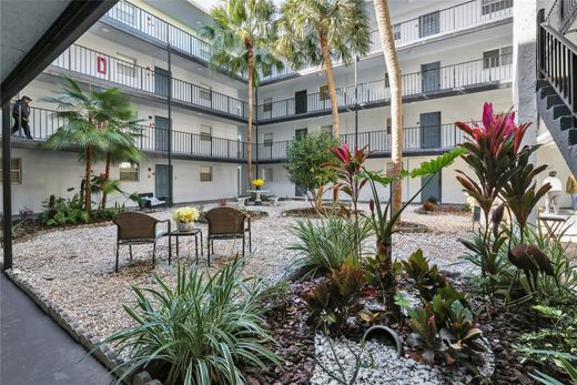 Residential complexes in Lauderdale Lakes, Broward County