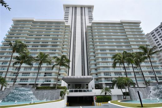 Residential complexes in Fort Lauderdale, Broward County
