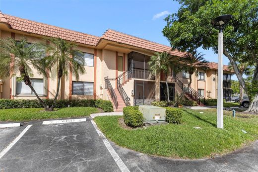 Residential complexes in Weston, Broward County