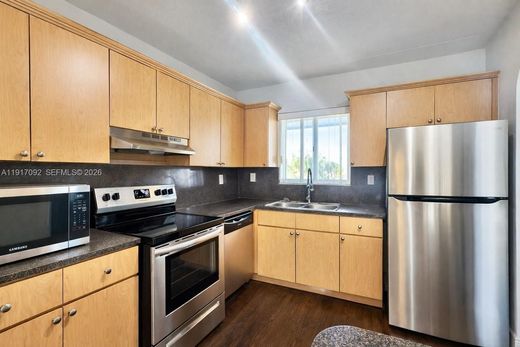 مجمع شقق ﻓﻲ North Miami Beach, Miami-Dade County