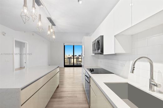 Residential complexes in Hallandale, Broward County