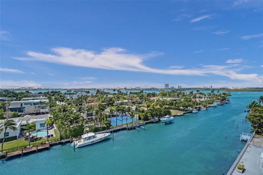Residential complexes in Bay Harbor Islands, Miami-Dade