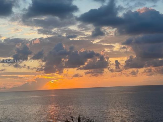 Residential complexes in Key Biscayne, Miami-Dade