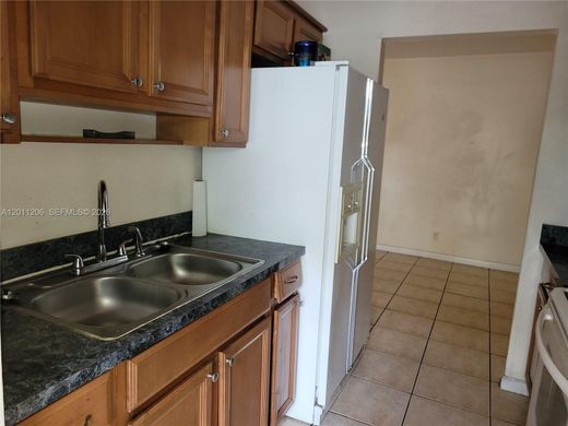 Wohnkomplexe in Coral Springs, Broward County