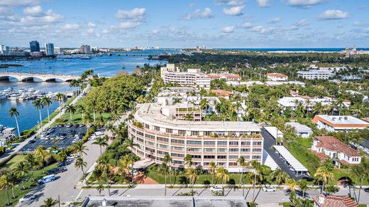 Residential complexes in Palm Beach, Florida