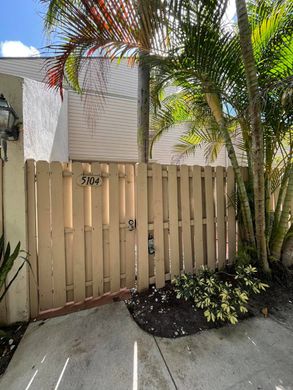 Residential complexes in West Palm Beach, Palm Beach