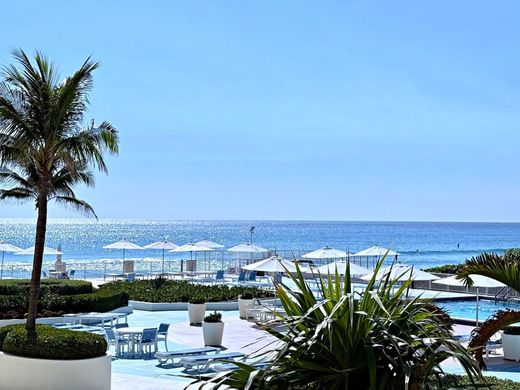 Residential complexes in South Palm Beach, Palm Beach