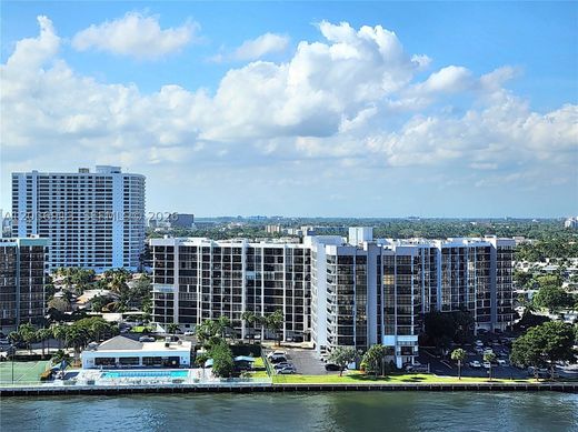 Residential complexes in Hollywood, Broward County