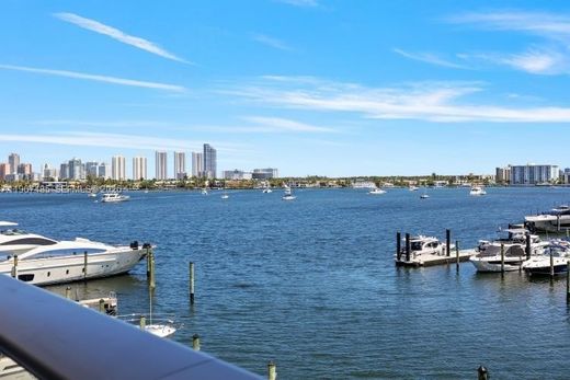 Residential complexes in North Miami Beach, Miami-Dade