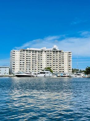 Residential complexes in North Bay Village, Miami-Dade