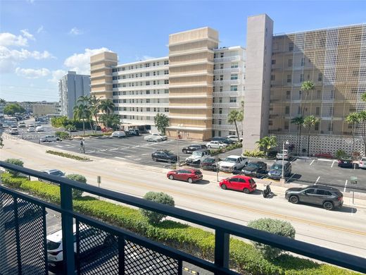 Residential complexes in Hallandale, Broward County