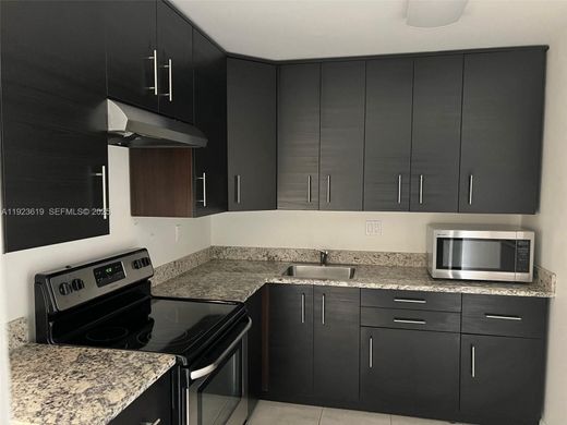 مجمع شقق ﻓﻲ ميامي، فلوريدا, Miami-Dade County