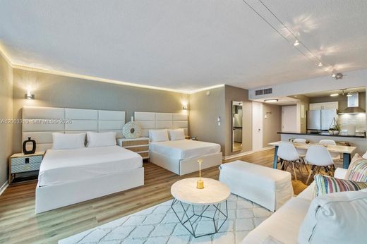 Residential complexes in Miami Beach, Miami-Dade