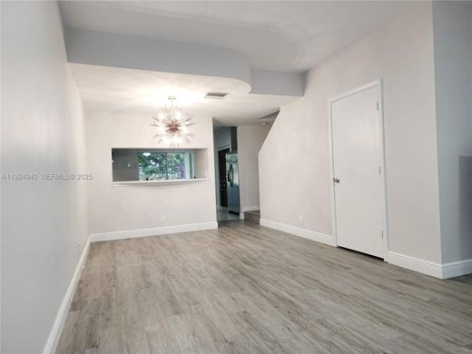 Townhouse in Weston, Broward County