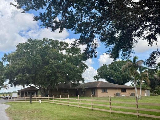 Villa in Okeechobee, Okeechobee County