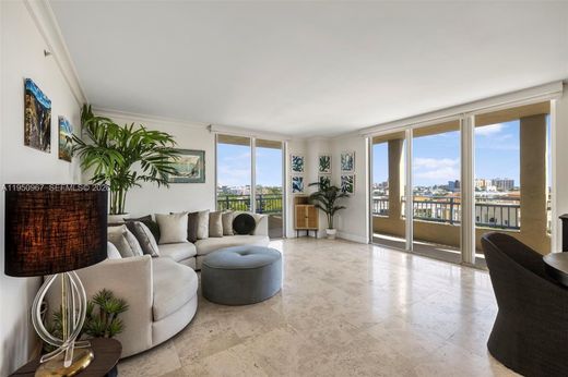 Residential complexes in Miami Beach, Miami-Dade