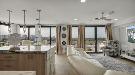Residential complexes in Fort Lauderdale, Broward County
