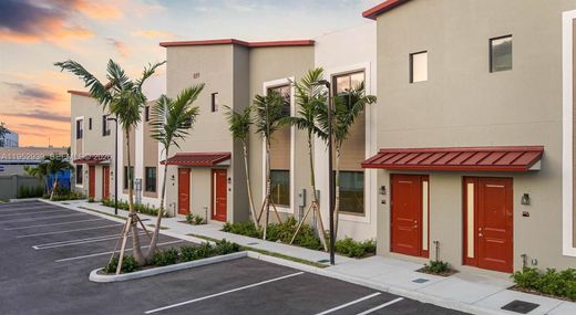 Townhouse in Oakland Park, Broward County