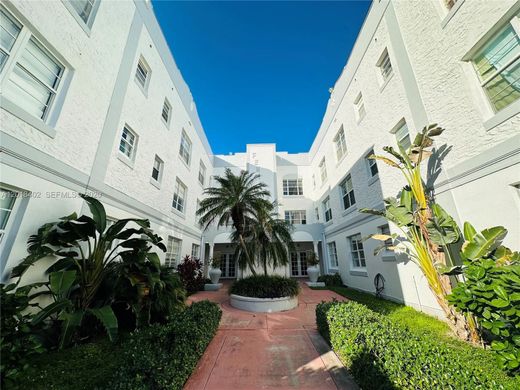 Residential complexes in Miami Beach, Miami-Dade