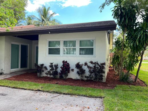 Townhouse in Dania Beach, Broward County