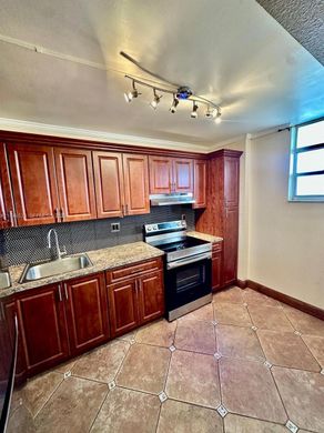 Residential complexes in North Miami Beach, Miami-Dade